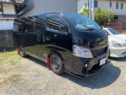 日産 Nv350キャラバンを華麗にカスタム By テルちゃん 19 05 23 昨日通らなかった車検タイヤをノーマル 車体より出てないタイヤ に交換しないとオーバ Cartune