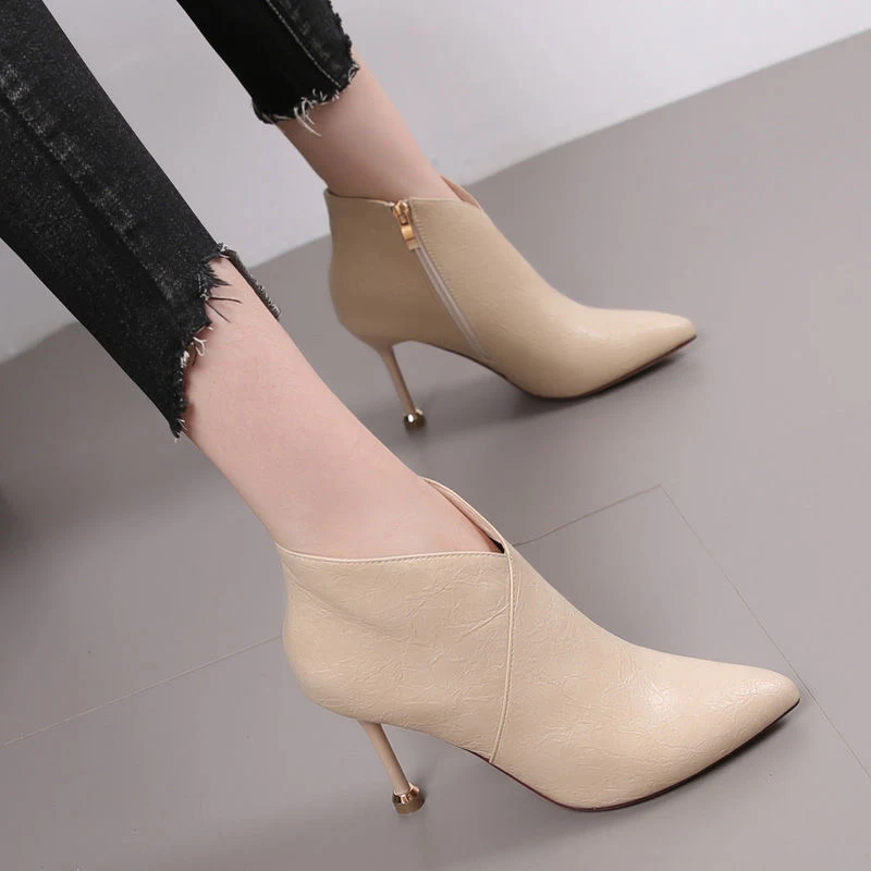 Title 7, Britische nude Stiefel spitz High Heels