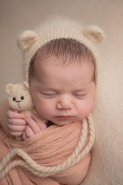 Wedding photographer Polina Morozova (newbornart). Photo of 20 December 2023