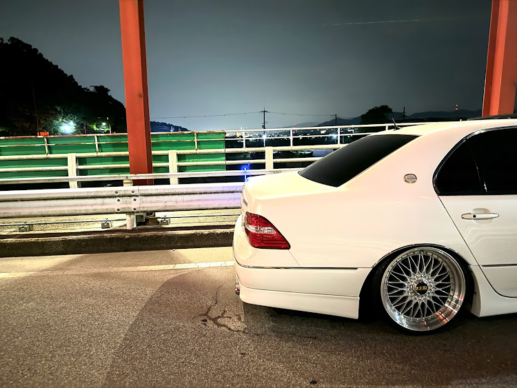 セルシオの極車ちゃんねる・チャンネル登録よろしくお願いします・エアサス教・経済的死亡説・大阪国税局恐ろしやに関するカスタム事例の投稿画像1枚目