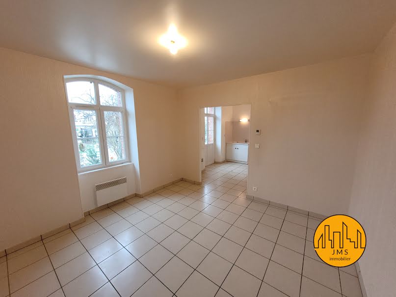 Vente maison 3 pièces 64 m² à Noyant-d'Allier (03210), 72 000 €