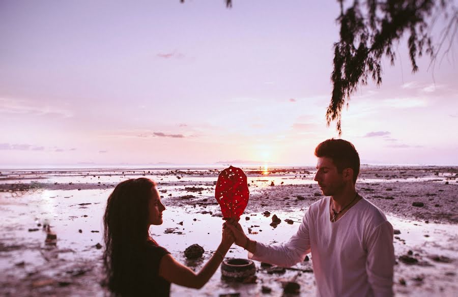 Fotógrafo de casamento Elena Mikhaylova (elenamikhaylova). Foto de 15 de abril 2015