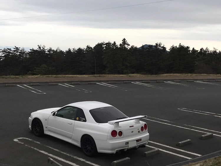 スカイライン GT-RのBNR34・ドライブ・大山・毎日がラストランに関するカスタム事例の投稿画像2枚目