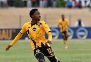 Mandla Masango urges Kaizer Chiefs star Mfundo Vilakazi to play for the team and not to the crowd for Carling Black Label All-Stars against Stellenbosch.