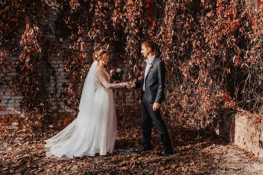 Fotógrafo de casamento Anna Belousova (belousova93). Foto de 4 de dezembro 2018