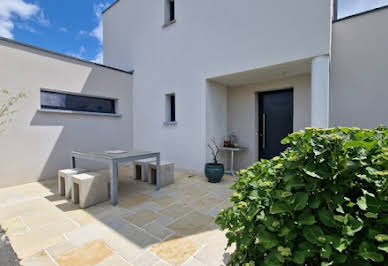 Maison contemporaine avec piscine et jardin 2