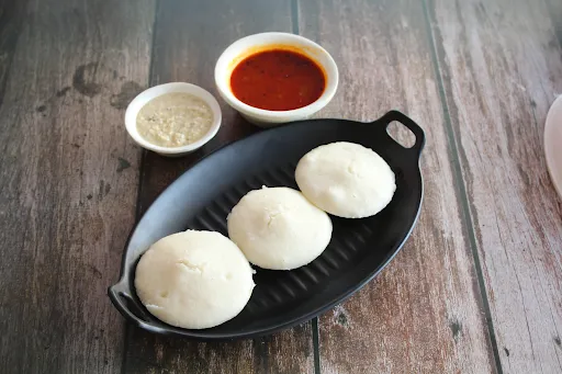 Idli [3 Pieces] With Chutney And Sambar