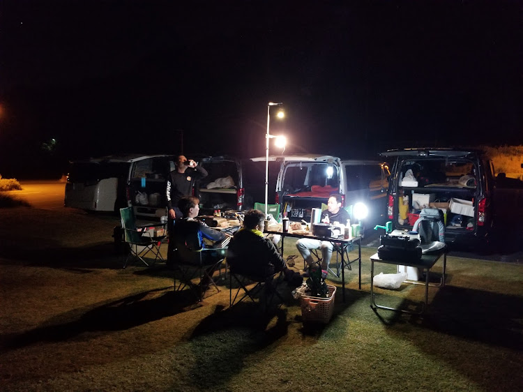 ハイエースバンの車中泊・BBQ・ハイエース・エムテクノ・TE37Vに関するカスタム事例の投稿画像2枚目