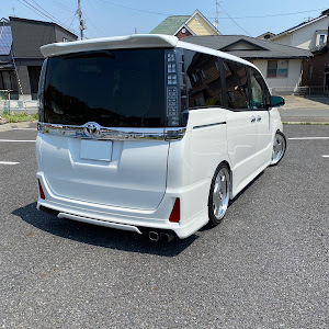 ヴォクシー ZRR85W