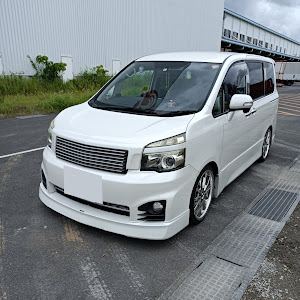 ヴォクシー ZRR70W