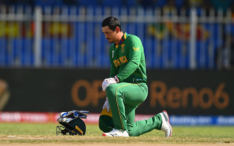 Quinton De Kock of South Africa takes the knee ahead of the ICC Men's T20 World Cup match between South Africa and Sri Lanka at Sharjah Cricket Stadium on October 30, 2021 in Sharjah, United Arab Emirates