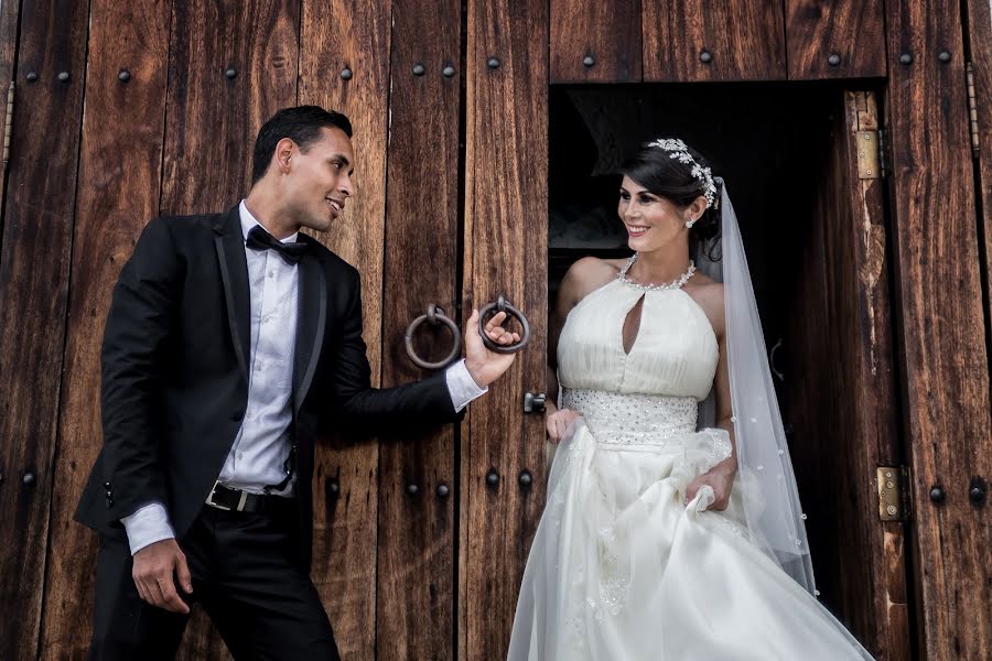 Fotógrafo de casamento Carina Rodríguez (altoenfoque). Foto de 14 de junho 2017