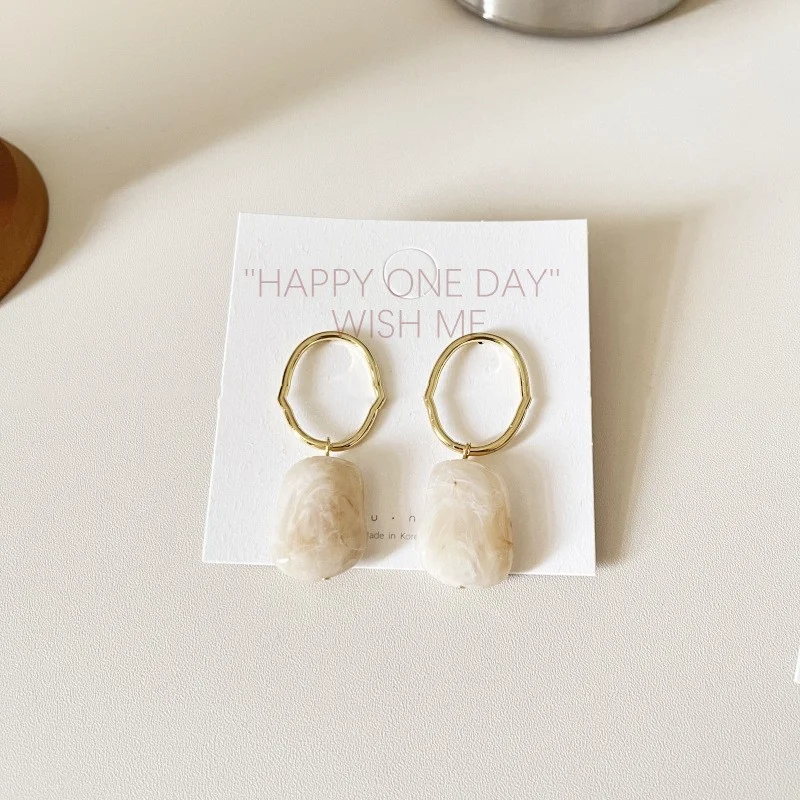 Boucles d'oreilles résine contraste caramel, argent massif. Design élégant et durable pour sublimer votre style. Parfaites!