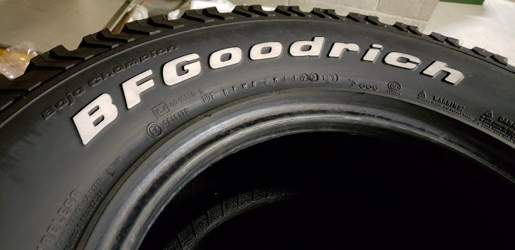 ランドクルーザー100のBFGOODRICH・オールテレーン・ランクルといえば・やっぱり・これ！！に関するカスタム事例の投稿画像1枚目