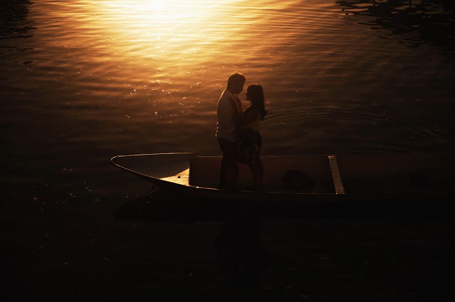 Fotógrafo de casamento Komang Frediana (duasudutphotogr). Foto de 27 de maio 2016