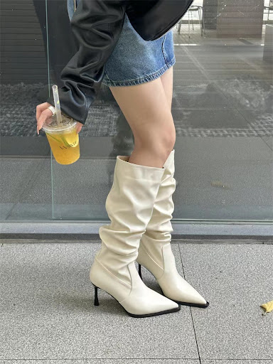Title 4, European and American pointed pleated high boot...