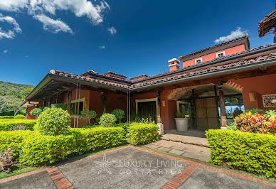 House with pool and terrace 4