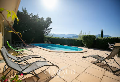 Maison avec piscine et terrasse 7