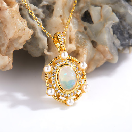 Title 2, New female pearl necklace clavicle chain. A bea...