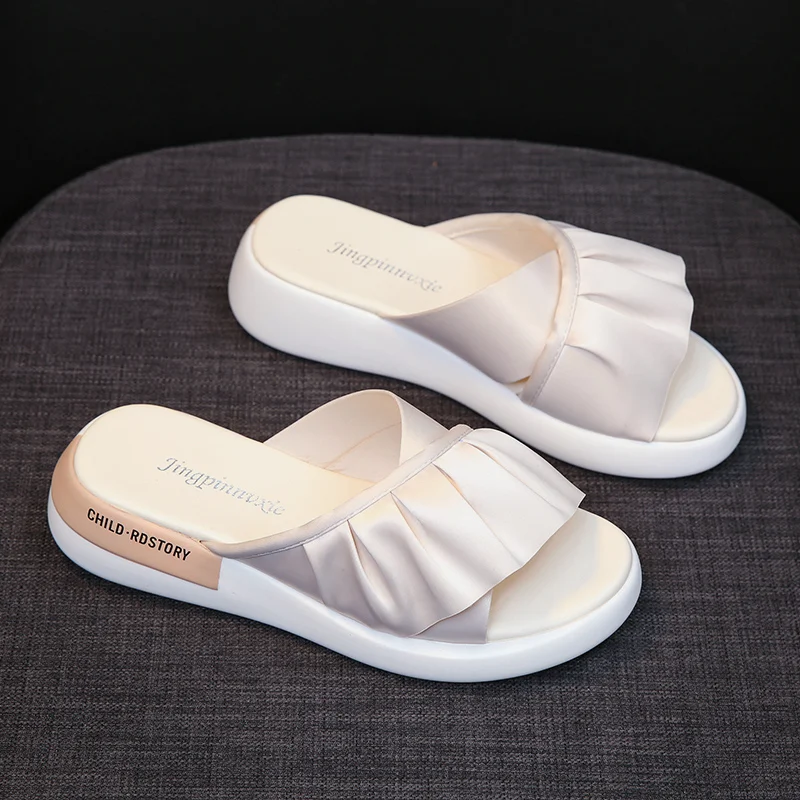 Sandalias y zapatillas para mujer