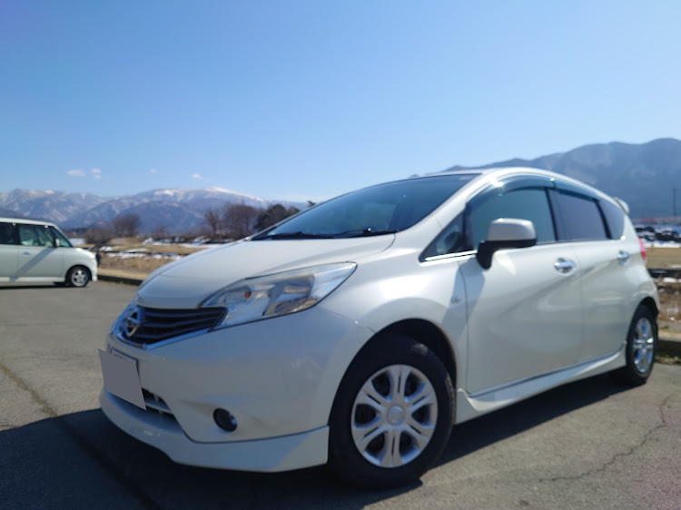 ノートの春・洗車後・花粉も飛んでそうだよ・普通の車そのものに関するカスタム事例の投稿画像4枚目