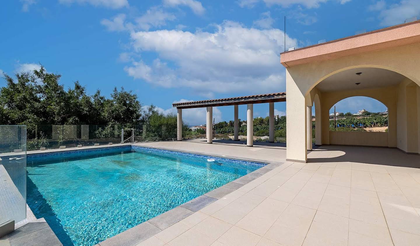 Maison avec piscine et jardin Paphos