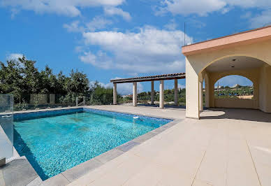 House with pool and garden 3