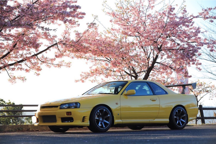 スカイラインの笠戸島・桜とコラボ・桜と愛車・ゆるオフに関するカスタム事例の投稿画像1枚目