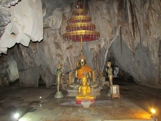 Wat Tham Phrathat Charoen Tham