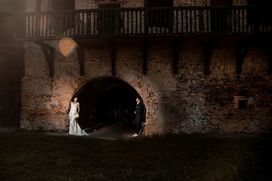 Fotografo di matrimoni Andreea Ionita (deeafotostudio). Foto del 7 ottobre 2021