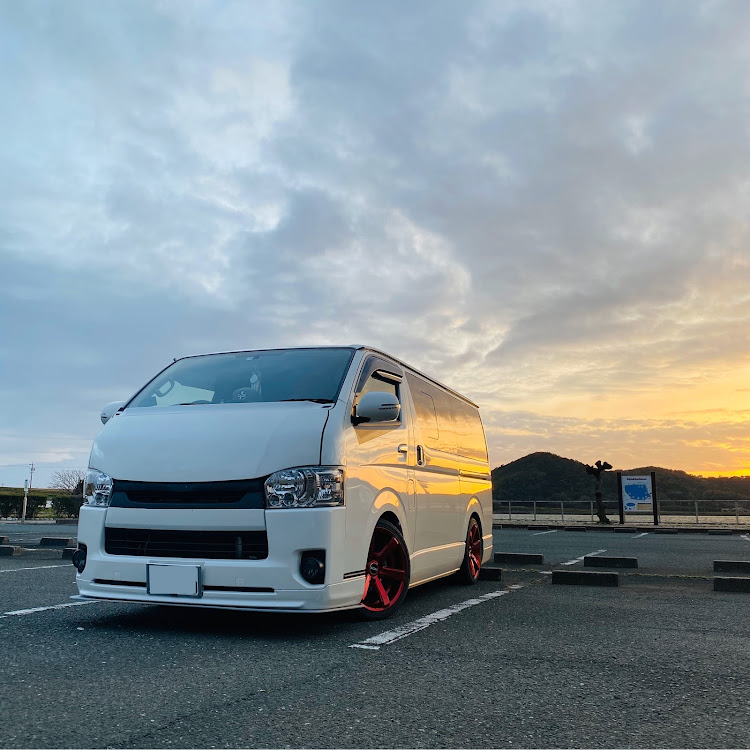 ハイエースバンの愛車に感謝・ハイエース・ホイール交換・愛車バカに関するカスタム事例の投稿画像1枚目