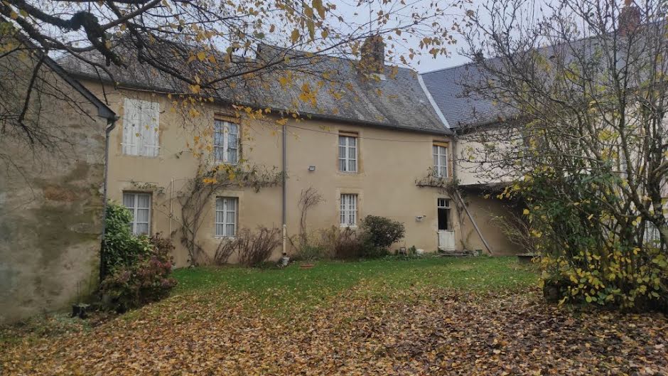 Vente maison 8 pièces 195.69 m² à Villapourçon (58370), 149 800 €