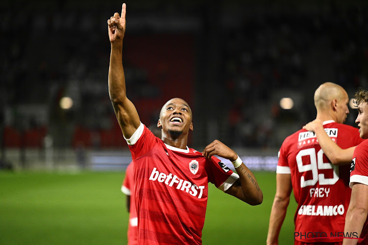 Antwerp haalt het in spektakelrijke topper, Balikwisha alweer matchwinnaar met twee late goals (4-2)