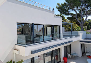 Villa avec piscine et terrasse 5