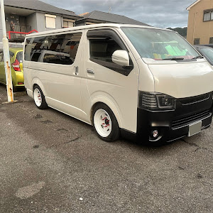 ハイエースバン TRH200V