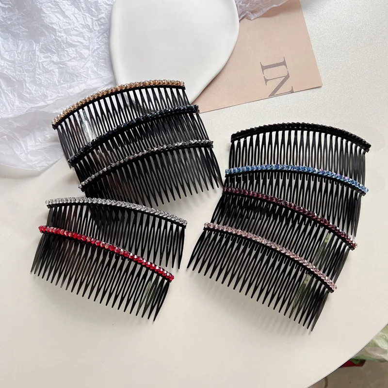 Boîte de Rangement pour Peignes à Cristaux pour Femmes Organisez et protégez vos peignes à cristaux avec élégance grâce à cette boîte pratique.