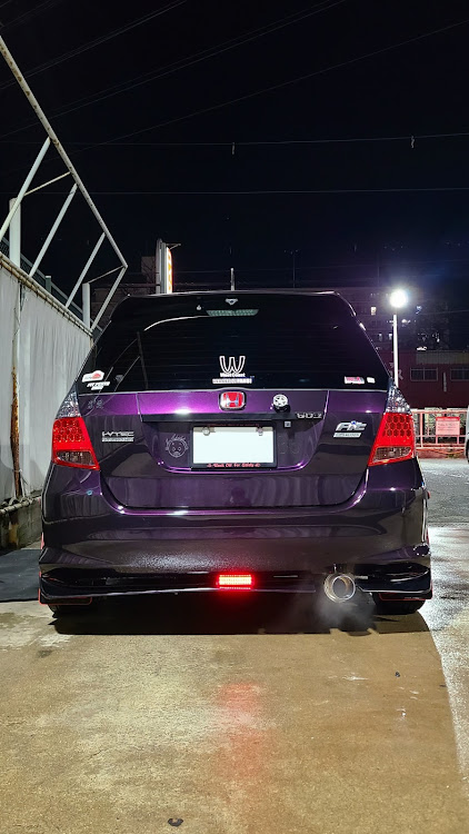 フィットの愛車のお尻はこんな感じ・クリスマスイヴ・洗車・紫愛・エロムラサキに関するカスタム事例の投稿画像3枚目