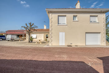 maison à Saint-Jean-d'Angély (17)