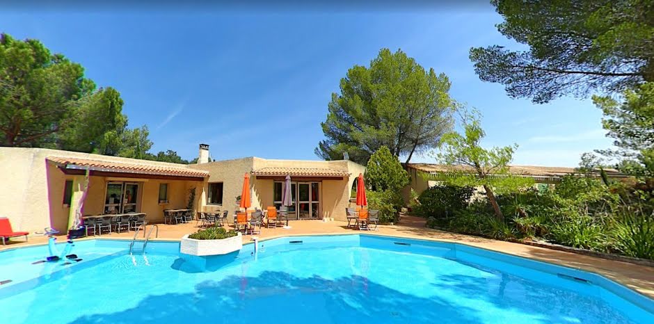 Vente maison 24 pièces 1100 m² à Salon-de-Provence (13300), 5 300 000 €