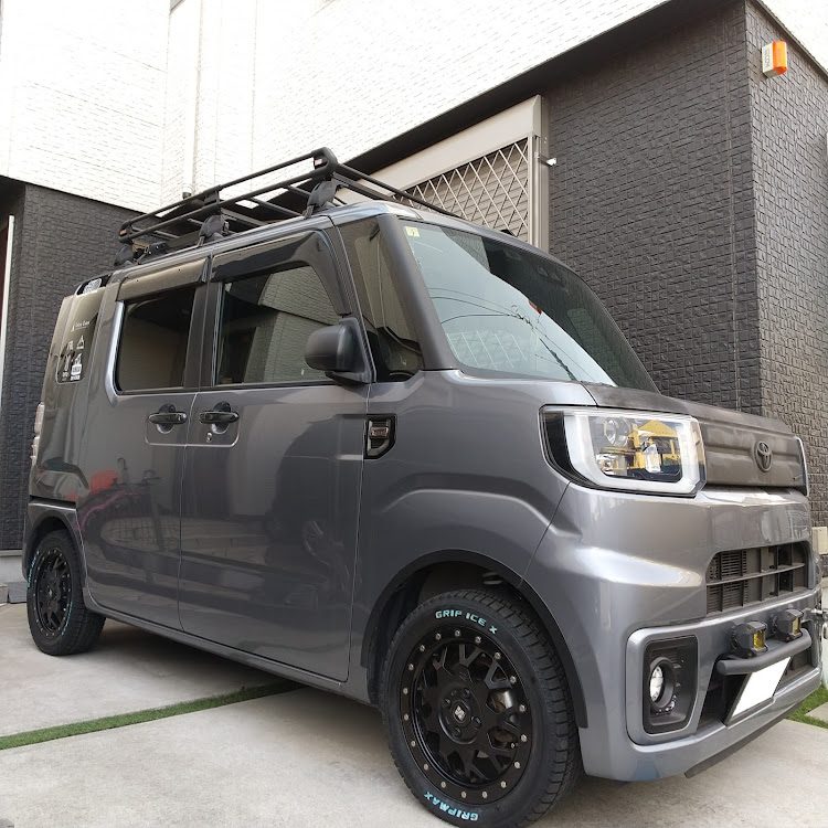 ピクシスメガのGRIPMAX・GRIP ICE X・ホワイトレター・スタッドレスタイヤ・ホイールショットに関するカスタム事例の投稿画像1枚目