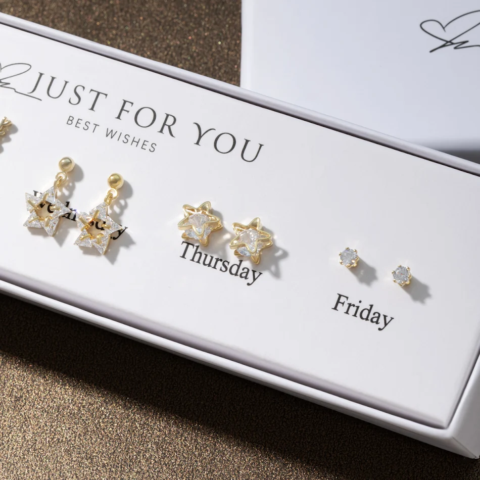 Boucles d'oreilles puces cœur pêche en argent sterling Série Semaine du Chat. Élégantes et mignonnes, un accessoire parfait pour les femmes et les filles.