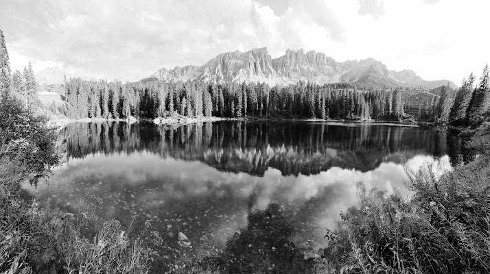 Una montagna intera in un lago! 