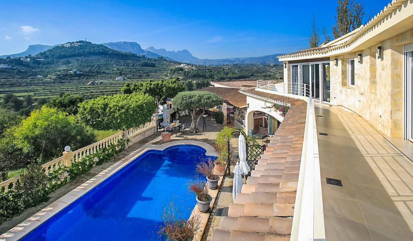 Property with pool Calp
