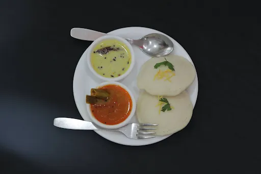 Idli Sambar With Coconut Chutney