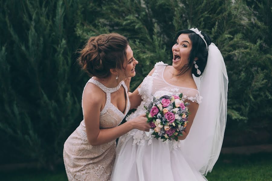 Fotógrafo de casamento Olga Cvetochek (olchikcvetochek). Foto de 23 de janeiro 2019