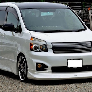ヴォクシー ZRR70W