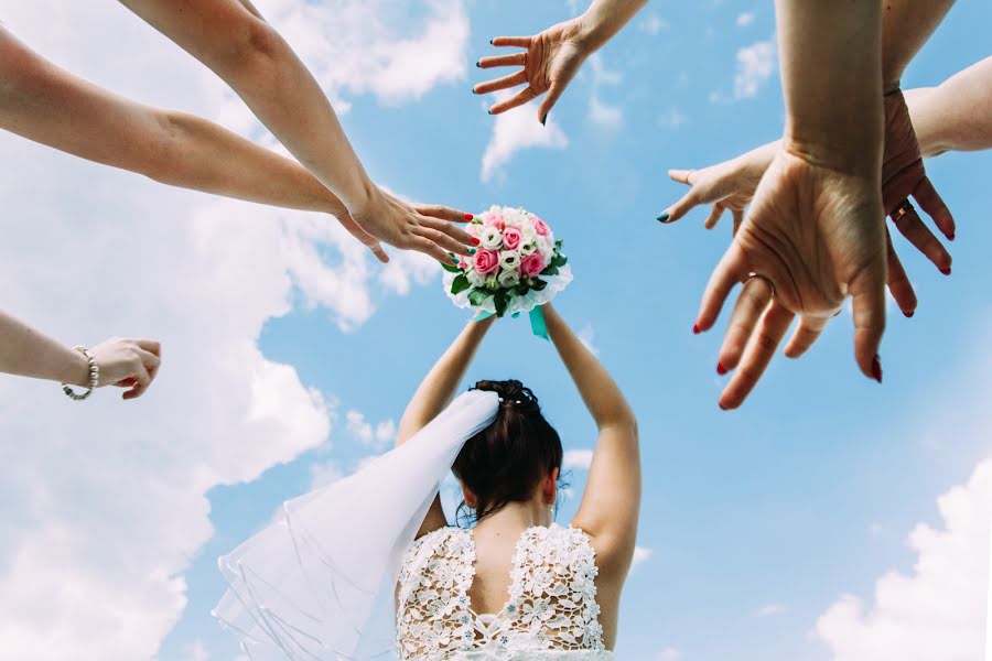 Wedding photographer Yuliya Loginova (shinigami). Photo of 18 July 2017