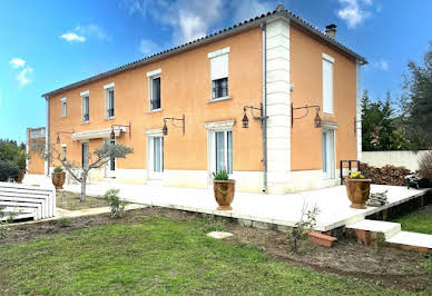 Maison avec piscine et terrasse 1