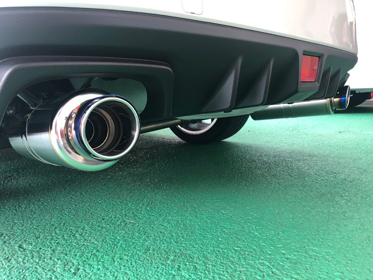 WRX S4のHKS・マフラー・マフラー交換・ハイパワースペックL・ハイパワースペックLⅡに関するカスタム事例の投稿画像1枚目