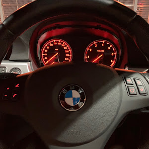 320i